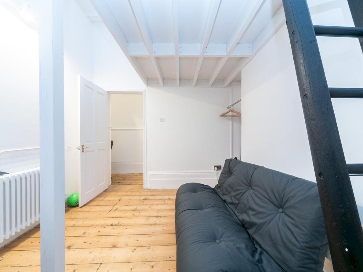 Pass The Keys Rustic And Quirky Flat In Charming Charlton Village London Exterior photo