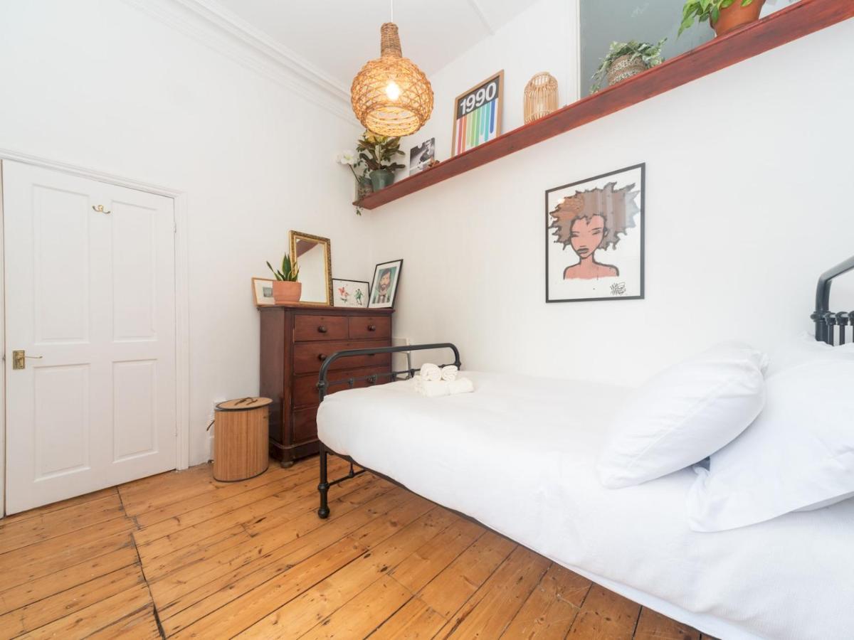 Pass The Keys Rustic And Quirky Flat In Charming Charlton Village London Exterior photo