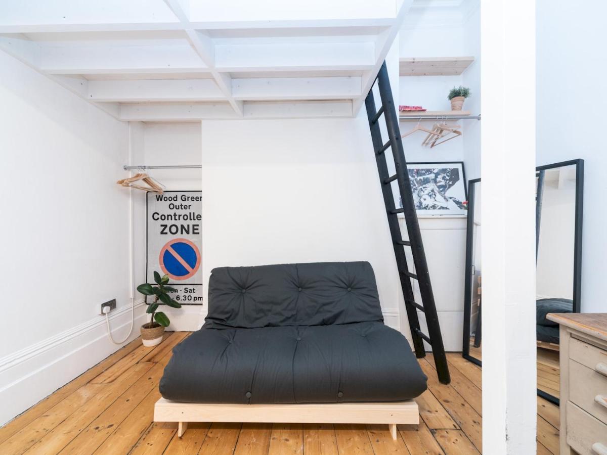 Pass The Keys Rustic And Quirky Flat In Charming Charlton Village London Exterior photo