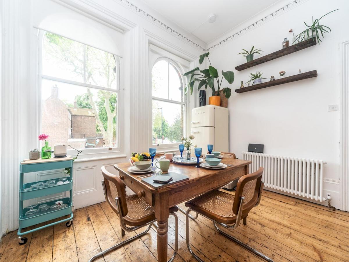 Pass The Keys Rustic And Quirky Flat In Charming Charlton Village London Exterior photo