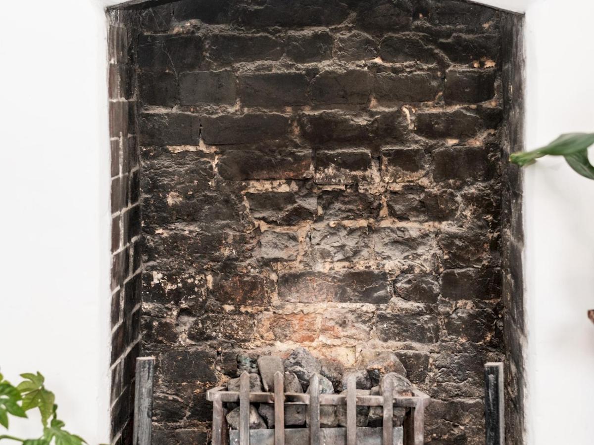 Pass The Keys Rustic And Quirky Flat In Charming Charlton Village London Exterior photo