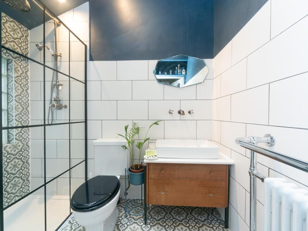 Pass The Keys Rustic And Quirky Flat In Charming Charlton Village London Exterior photo
